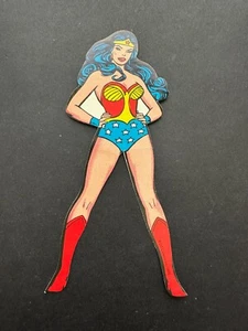 Vintage 1973 Hero Sticker Wonder Woman Vinyl Sticker Rarität Vending - Bild 1 von 3