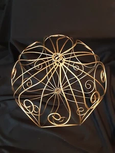 Candele con illuminazione floreale da appendere a gabbia rotonda tono oro - Foto 1 di 8