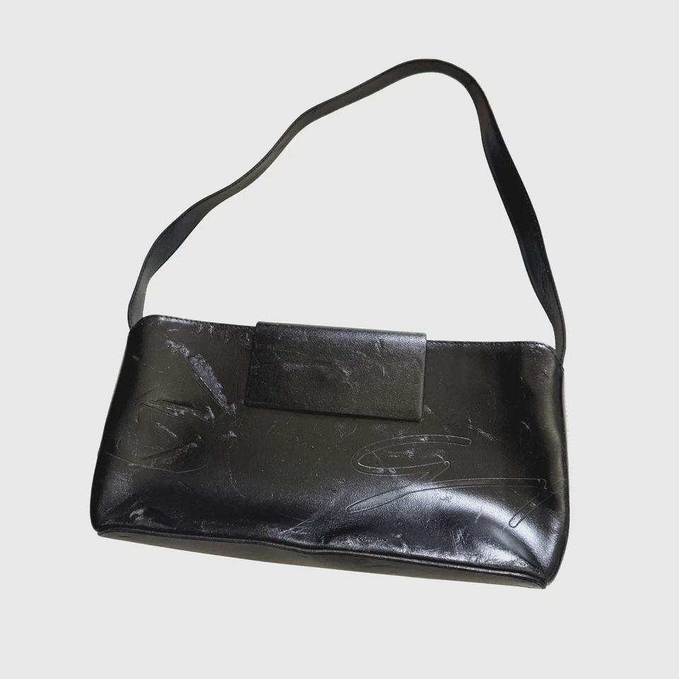 Bolsa de mão feminina GENNY bolsa de couro preta com zíper minimalista feita na Itália - Imagem 1 de 4