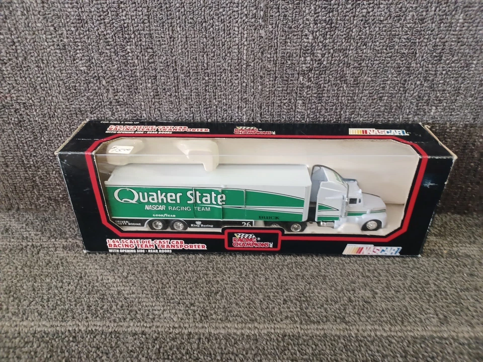 Transportador Racing Champions Brett Bodine Quaker State 1992 escala 1:64  Foto 1 de 1