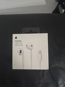 Apple EarPods Lightning Connector for iPhone - White (MMTN2AM/A)™ - Picture 1 of 6