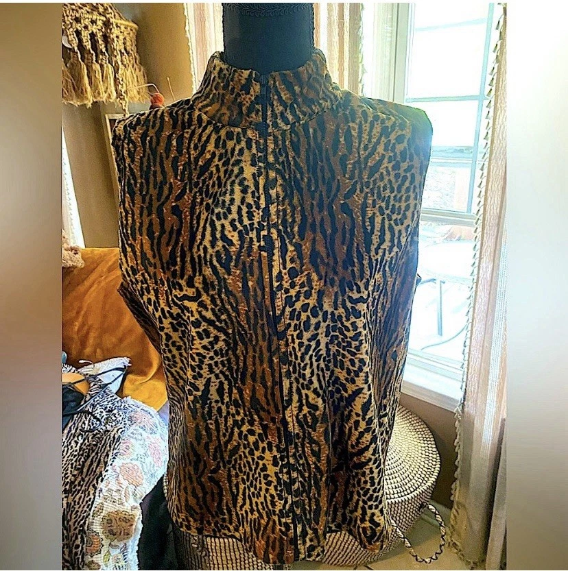 Paul Harris DesignLeopard Print Sleeveless zipper Vest - Image 1 of 4
