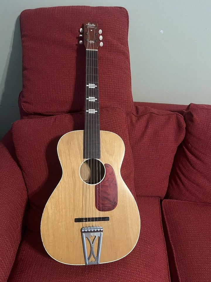 Harmony 1960’s H927 - “Stella” parlor -All Original-USA- Low Action- w/ Case - Image 1 of 4