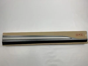 Genuine Front Door Lower Molding 2018 to 2023 Kona Right Passenger Side Garnish - Picture 1 of 3