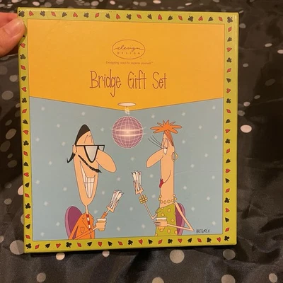 Juego de regalo deportivo Bridge Is A Contract 2 barajas de cartas almohadillas de puntuación juego de cómics Foto 1 de 2