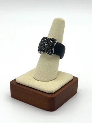 AP 925 纯银铺面黑石戒指 黑色树脂表带 尺寸 7.5–8 — 第 1/4 张图片