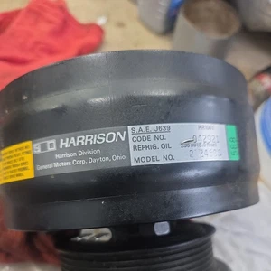 GM Harrison R12 AC Compressor 2724365 S.A.E J639 HR100T 032712 - Picture 1 of 6