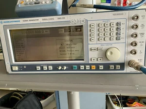 Rohde & Schwarz SMIQ / R&S SMIQ 03B 300 KHz to 3.3 GHz Vector Signal Generator - Picture 1 of 2