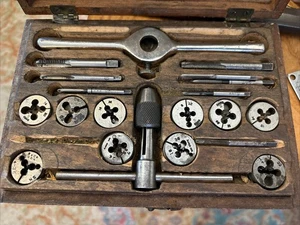 Juego de grifos y troqueles vintage pequeños joyeros - Completo hecho en EE. UU. - Imagen 1 de 6