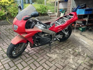 Honda VFR 750 F Motorcycle - Picture 1 of 7