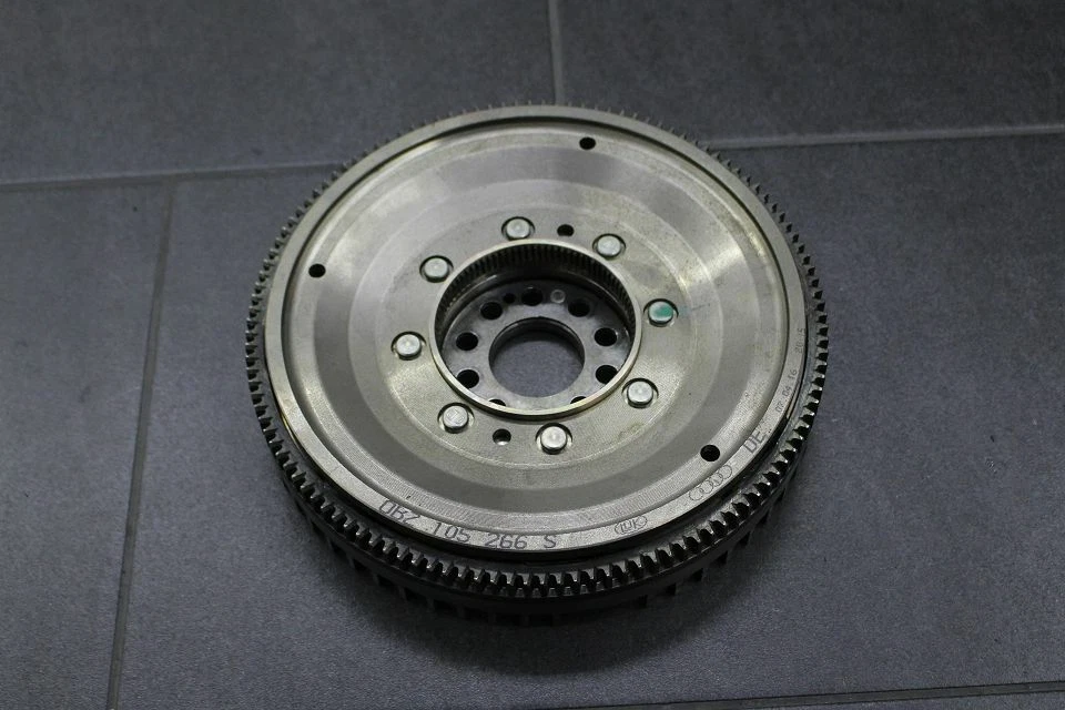 Genuine Audi R8 4S Dual Mass Flywheel 0BZ105266S Flywheel Dual Mass Wheel ZMS - Image 1 of 1