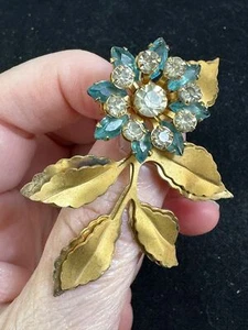 Broche dorado vintage flor con hojas en capas verde azulado navette diamantes de imitación transparentes M-6954 - Imagen 1 de 3