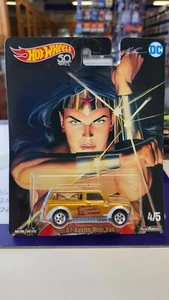 Mini furgoneta Austin Hot Wheels 50 aniversario DC #4/5 Wonder Woman '67 con RR - Imagen 1 de 3