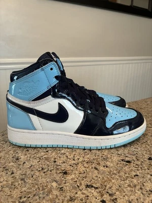 Talla 7w (5.5y) - Jordan 1 Retro Alto OG Azul Chill UNC 2019 Foto 1 de 4