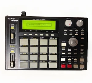 AKAI MPC1000 Schwarz Musikproduktion Sampler Groovebox Sequenzer getestet fun... - Bild 1 von 8