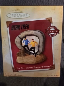 VINTAGE ANDENKEN ORNAMENT STAR TREK THE CITY ON THE EDGE OF FOREVER 2004 QXI4094 - Bild 1 von 1