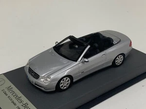 1/43 Minichamps Mercedes E Class  C209  2002 to 2010 Silver Leather base A1060 - Picture 1 of 8