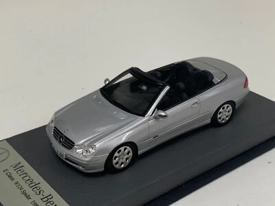 1/43 Minichamps Mercedes E Class  C209  2002 to 2010 Silver Leather base A1060 - Image 1 of 4