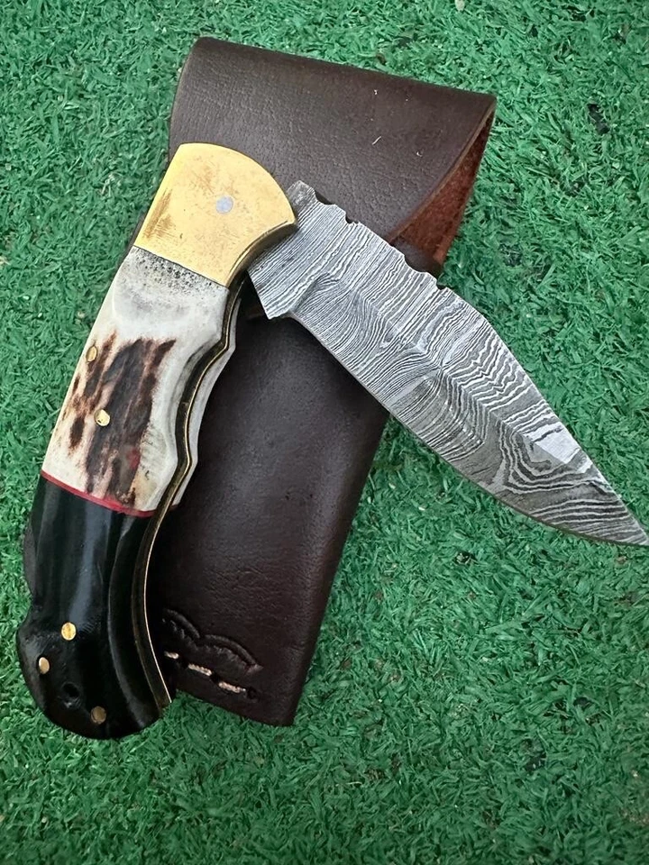 Cuchillo de bolsillo de hoja plegable de acero Damasco hecho a mano personalizado cuchillo de caza al aire libre Foto 1 de 4