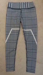 Black/White/Gray/ Abstract/Plaid Print Capri Stretch Leggingsđź’—Sz Jrs.M - Picture 1 of 5