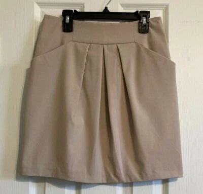 Love 21 Falda corta plisada con bolsillos y bolsillos en color nude Talla XS NWT Foto 1 de 4