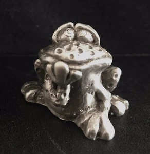 Cute Pewter Frog Toad Baby Funny Highly Detailed Silver Metal Figurine O - Picture 1 of 2