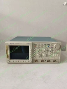 Osciloscopio digital Tektronix TDS540D 500 MHz 4 canales ¡NUEVO EN CAJA! PM - Imagen 1 de 6