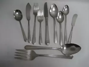 Vtg 1937 Oneida CARNIVAL Silverware 56 Pc Sim Geo Rogers Discontinue Silverplate - Picture 1 of 12