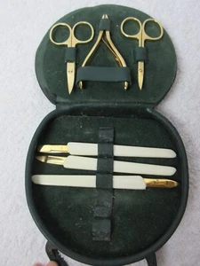 Vintage Nail Care Kit in a Green Case - Afbeelding 1 van 12