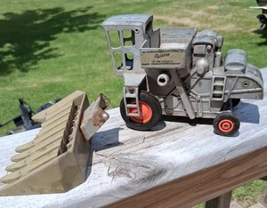 Vintage Allis Chalmers Gleaner Combine And One Head ERTL Dyersville Iowa USA - Picture 1 of 5