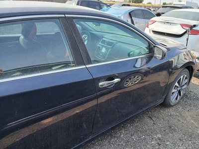 Used Front Right Door Assembly Front fits: 2017 Nissan Altima electric Sdn w/o a Foto 1 de 4