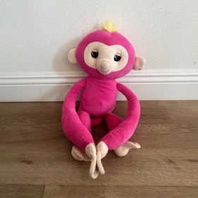 2018 WowWee Fingerlings Bella Hugs Interactive Pink Plush Monkey Toy 16&rdquo;