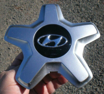 2012 - 2016 Hyundai Azera OEM Center Cap P/N 52960-3V000 - Image 1 of 4