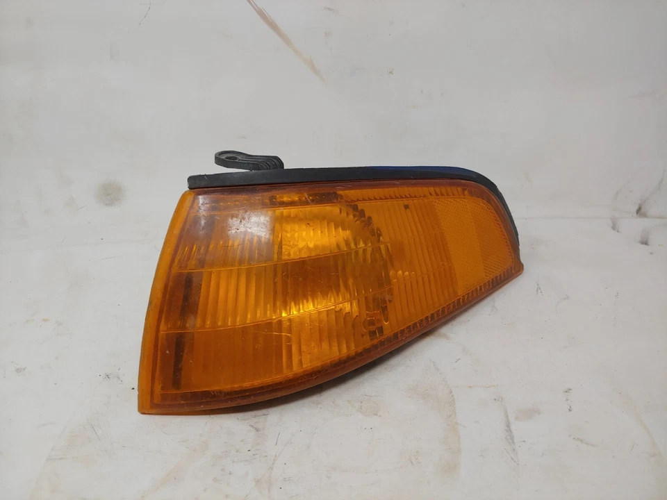 1993-1996 Ford Escort OEM lâmpada de estacionamento dianteira esquerda sinal de seta F3CB-13A271-AA - Imagem 1 de 4