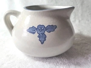 Vintage Pfaltzgraff Yorktowne Ceramic Gravy Boat/Creamer Pitcher 6 in - Picture 1 of 7