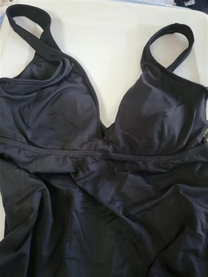 Novo com etiquetas Boston Proper CARMEN MARC VALVO M Underwire TANKINI TOP Preto 115525 - Imagem 1 de 3