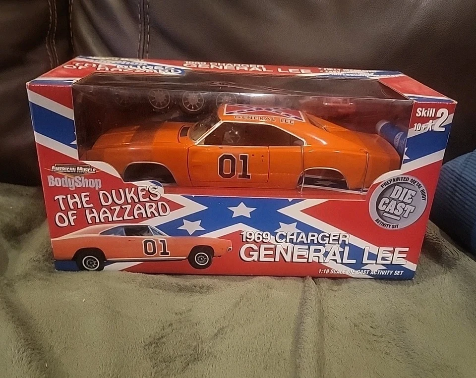 Dukes of Hazzard General Lee 1969 Dodge Charger 1/8 Scale Diecast Car Ertl 2001