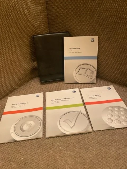 Volkswagen VW Golf 2013 manual del propietario con folleto de radio y estuche Foto 1 de 1