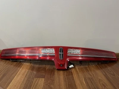 Lincoln MKT 2010 a 2019 maletero panel de luz trasera central cámara OEM R2186 DG Foto 1 de 4