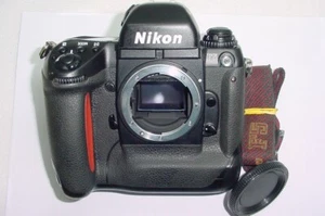 Solo cuerpo de cámara fotográfica Nikon F5 35 mm SLR - totalmente funcional - Imagen 1 de 5