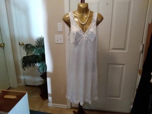 Full Slip SEARS VINTAGE SZ 36 White Silky Anti Cling Wide Strap - Picture 1 of 9