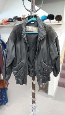 Vintage años 80 B.B. Chaqueta de bombardero Dakota de cuero real envejecida VENDIDA COMO ESTÁ Foto 1 de 4