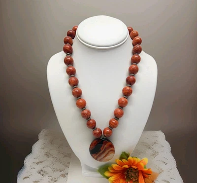 VINTAGE SILVER TONE & 15mm RED CORAL BEADED AMBER AGATE PENDANT NECKLACE 20" - Image 1 of 3