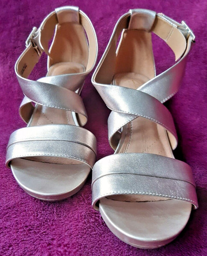 CLARKS Sandali Clark's Acina Newport oro metallizzato Taglia 7D Eur 41 indossati solo una volta