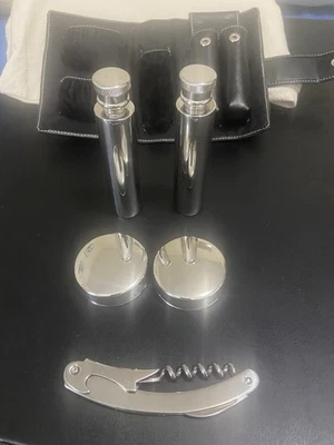 Unique portable stainless steel flasks and collapsable cups with leather case - Image 1 of 4