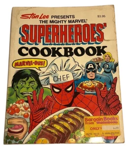 Libro de cocina Stan Lee Presents Mighty Marvel Superheroes 1977 vintage cómic - Imagen 1 de 10