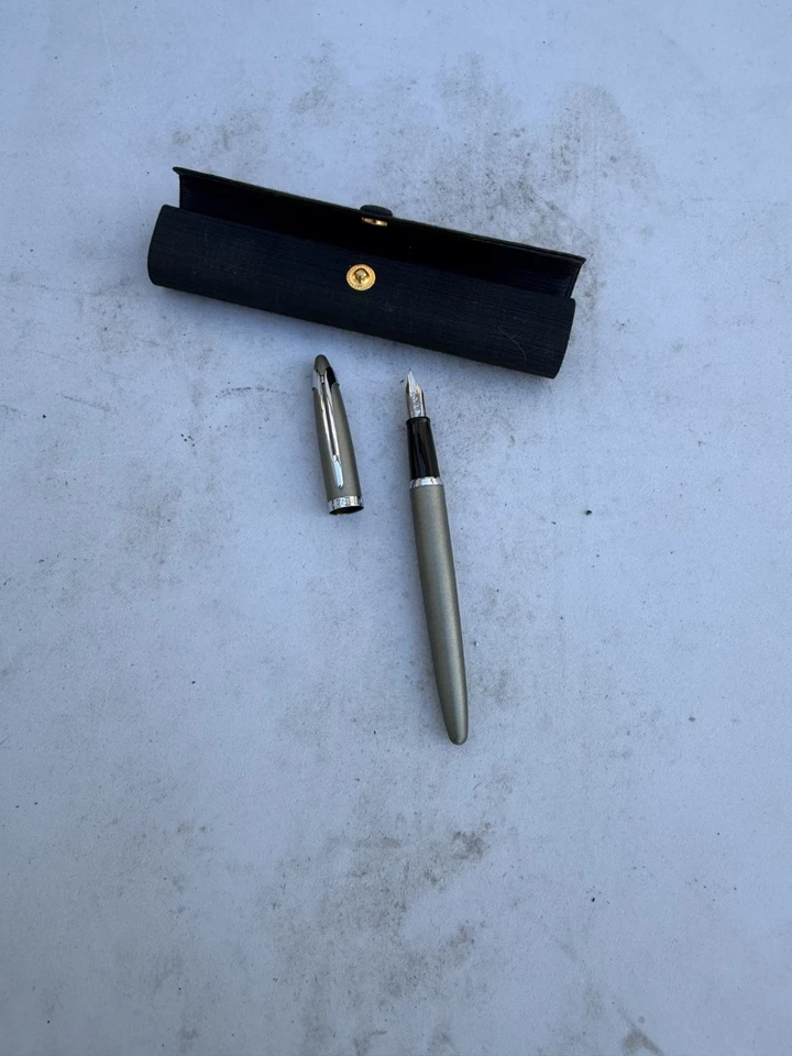 Pluma Estilográfica Parker VS con Lustraloy (Acero Cepillado) con Estuche B2 Foto 1 de 4