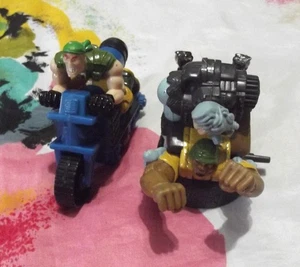 2 GIOCATTOLI SOLDATINI VINTAGE BURGER KING 1998 - MATTONE BAZOOKA - NICK NITRO - Foto 1 di 3
