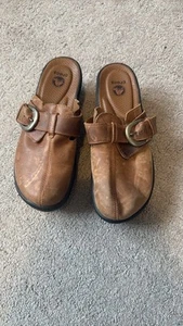 Womens Crocs Leather Cobbler Buckle Clogs Shoes Brown Size 8 15513 Comfy Slip On - Picture 1 of 12