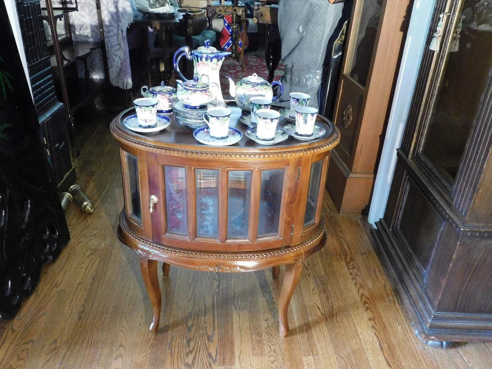 Gabinete de exibição de vidro chanfrado mogno escuro estilo Chippendale servidor chocolate - Imagem 1 de 4